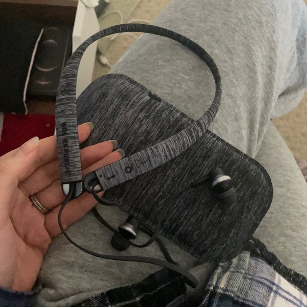Sol republic shadow wireless Bluetooth headphones